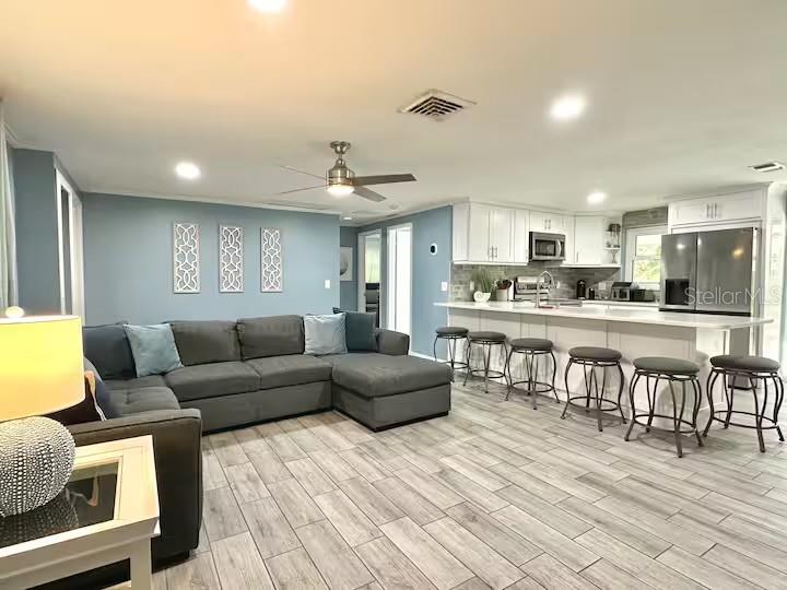 1080 16TH AVE SW — photo 2
