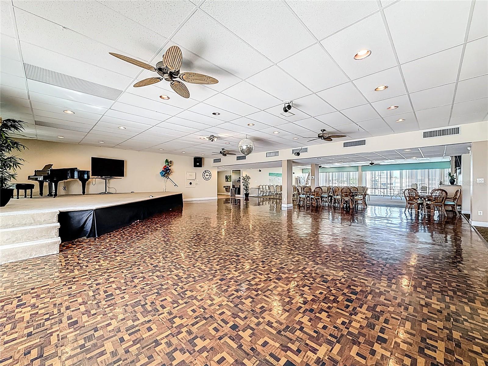 7425 BAY ISLAND DR S #105 — photo 18