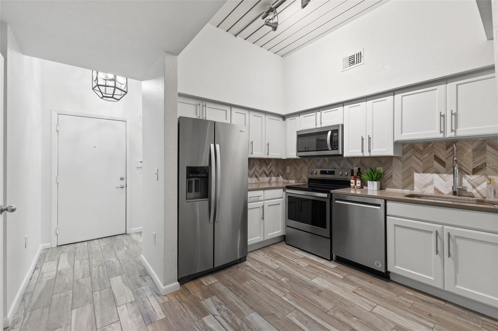 2411 W HORATIO ST #519 — photo 13