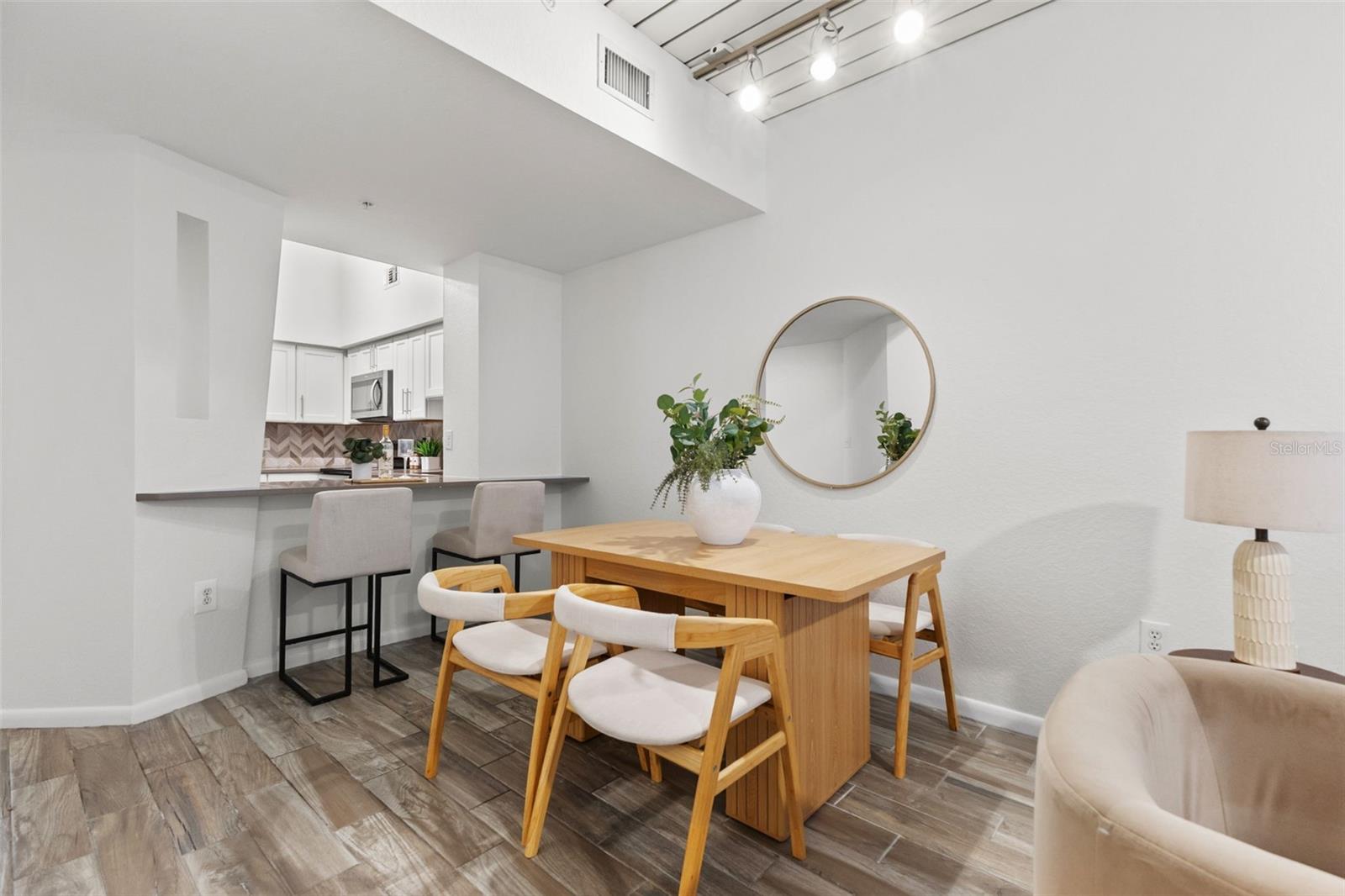 2411 W HORATIO ST #519 — photo 10