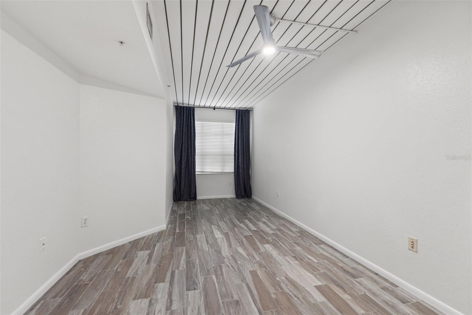 2411 W HORATIO ST #519 — photo 20