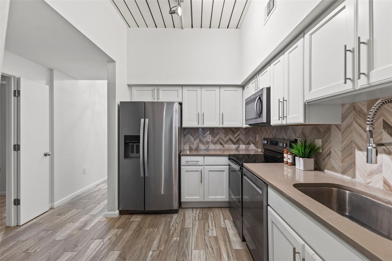 2411 W HORATIO ST #519 — photo 12