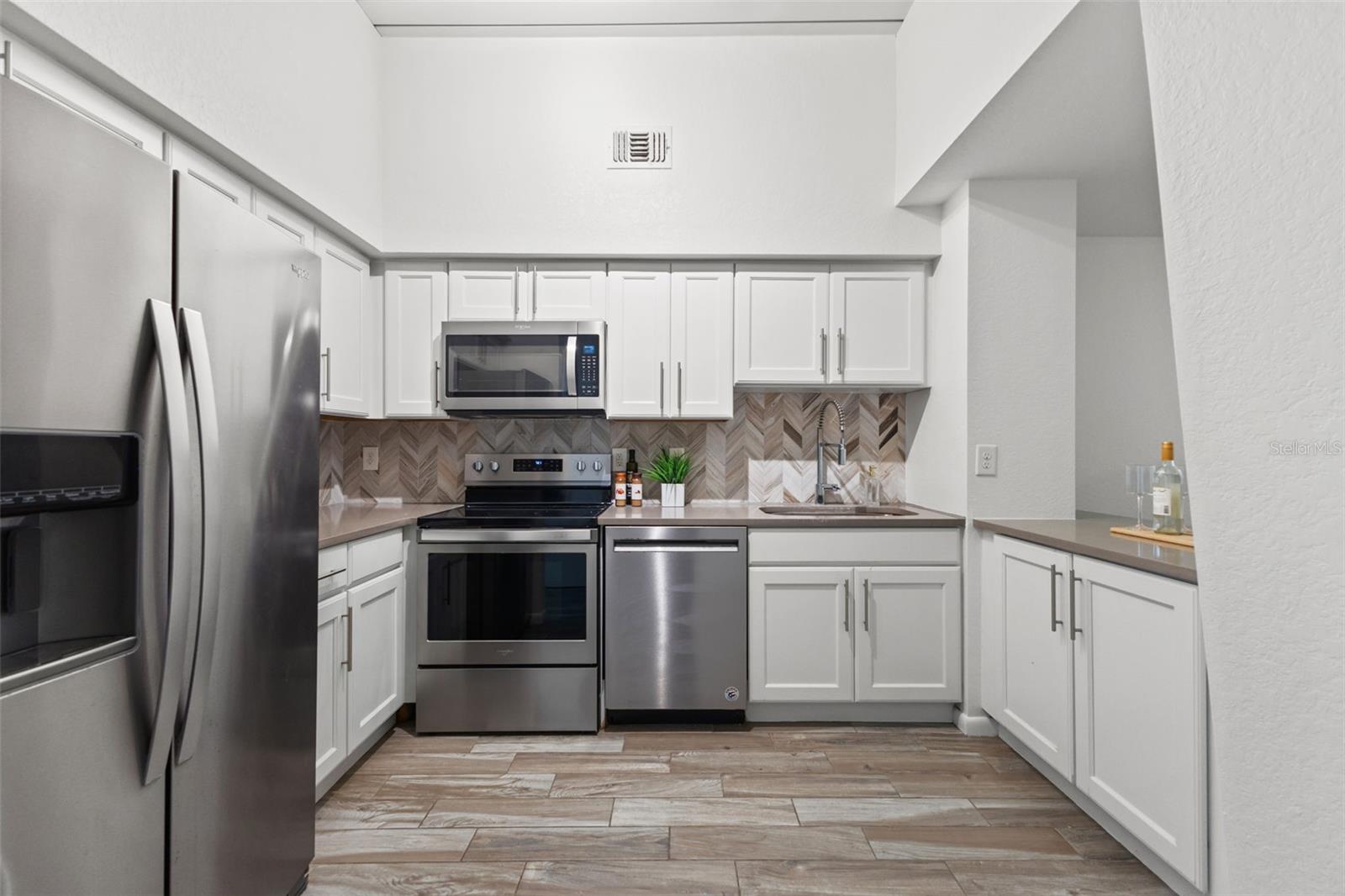 2411 W HORATIO ST #519 — photo 14