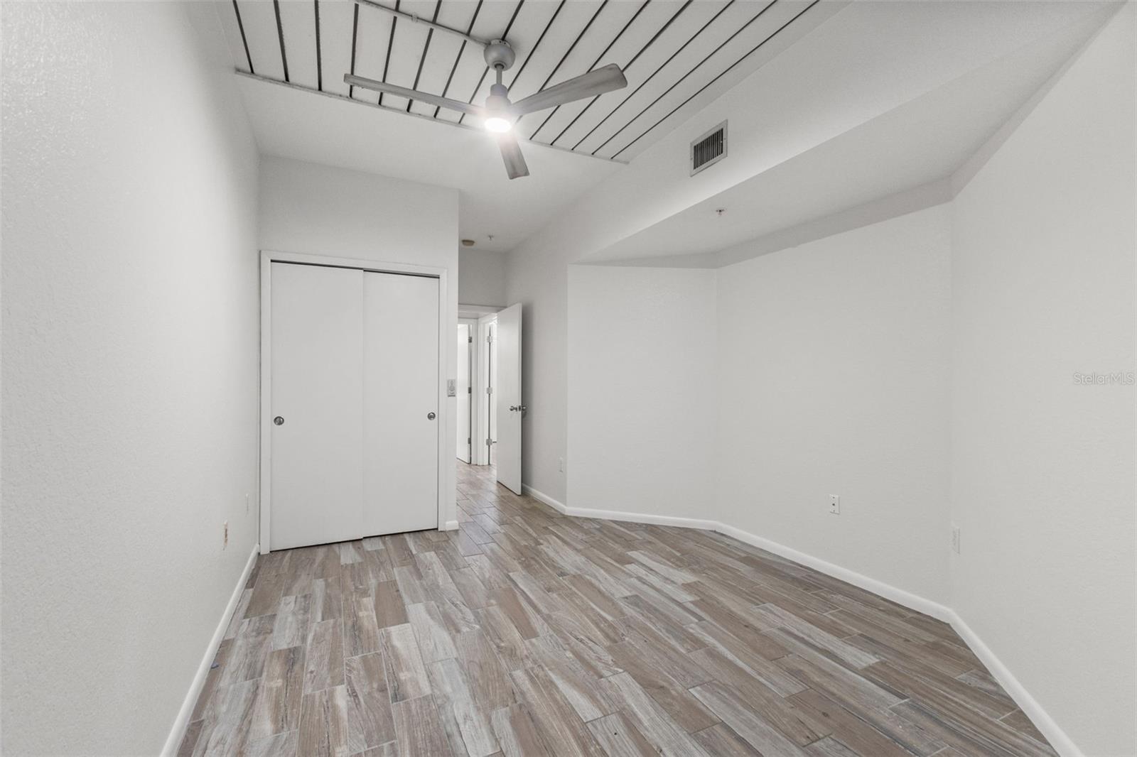 2411 W HORATIO ST #519 — photo 17