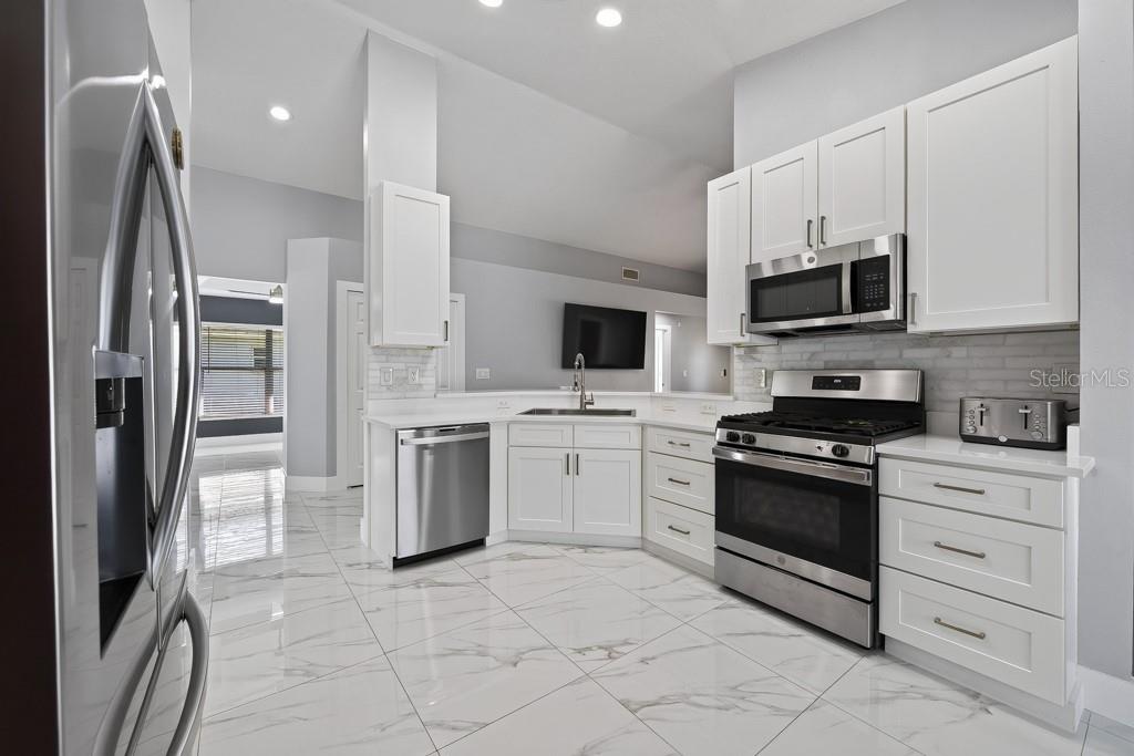 1802 WAKEFIELD DR — photo 30