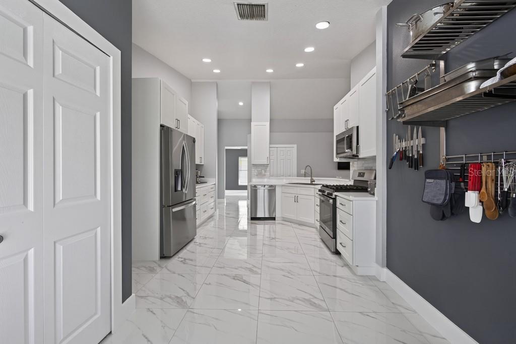 1802 WAKEFIELD DR — photo 34