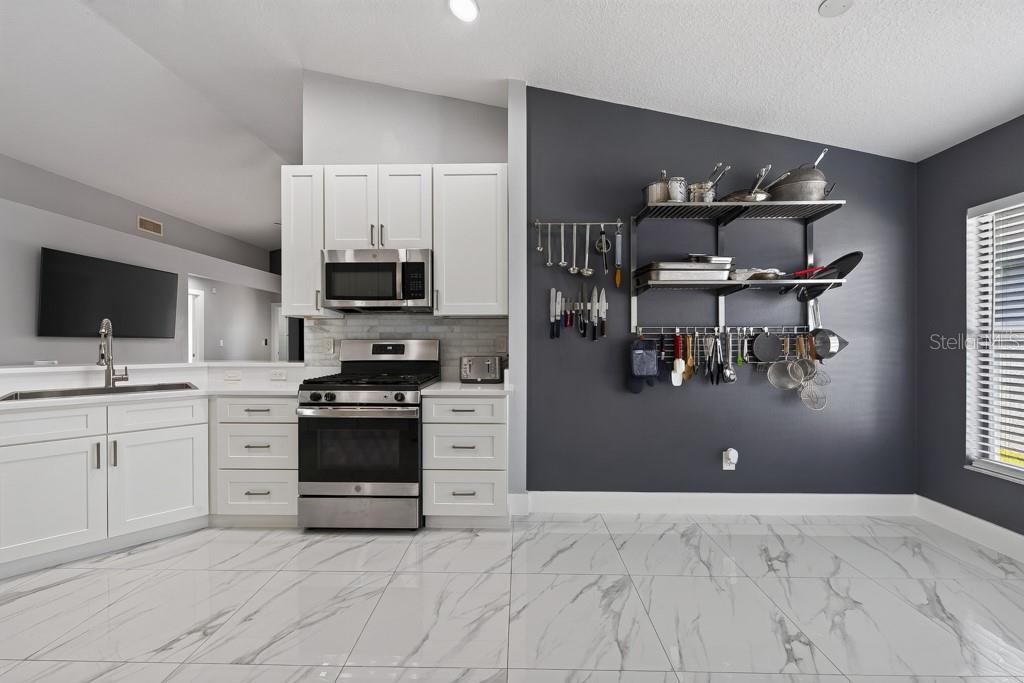1802 WAKEFIELD DR — photo 31