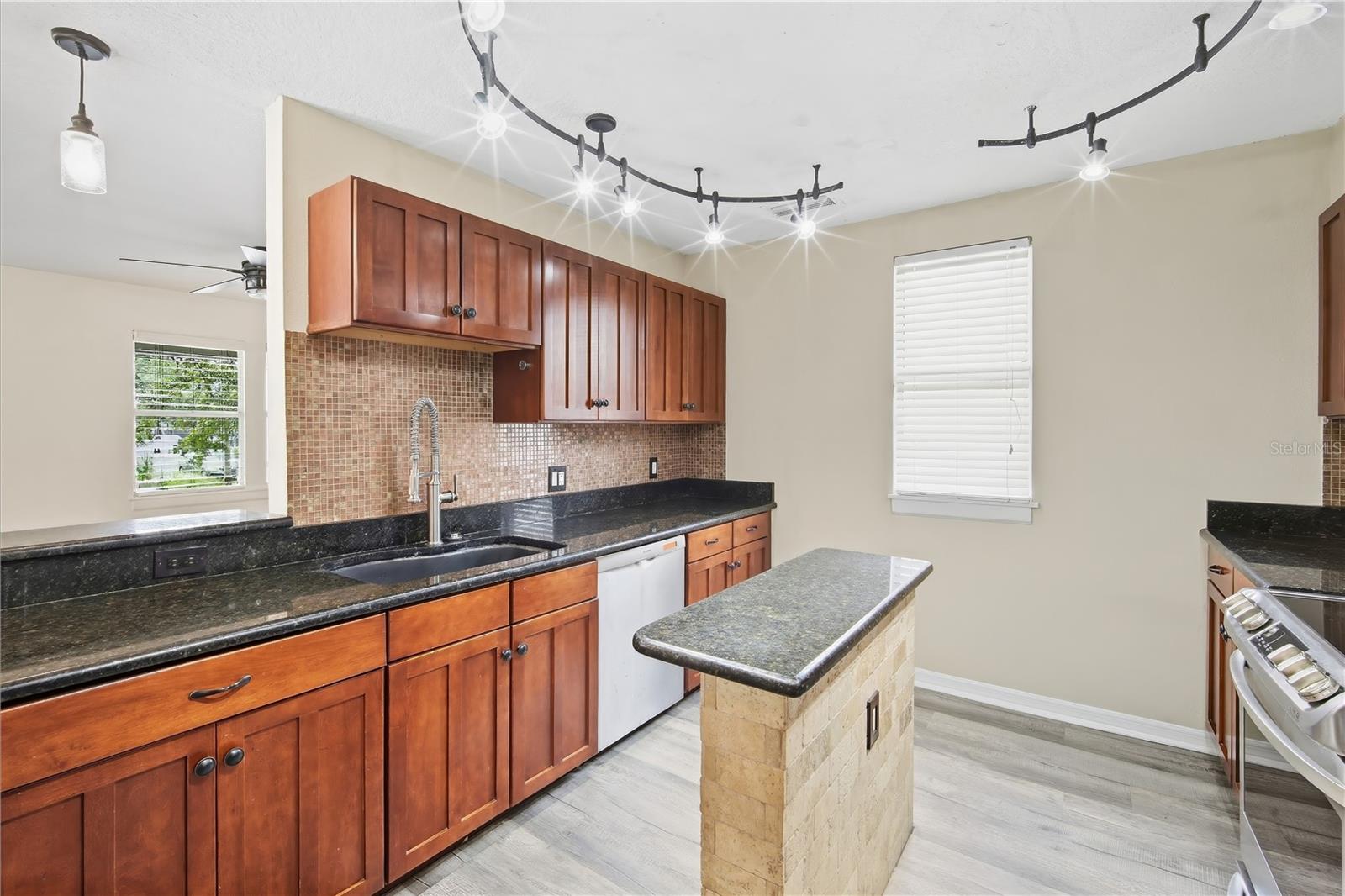 2117 W PALMETTO ST — photo 7