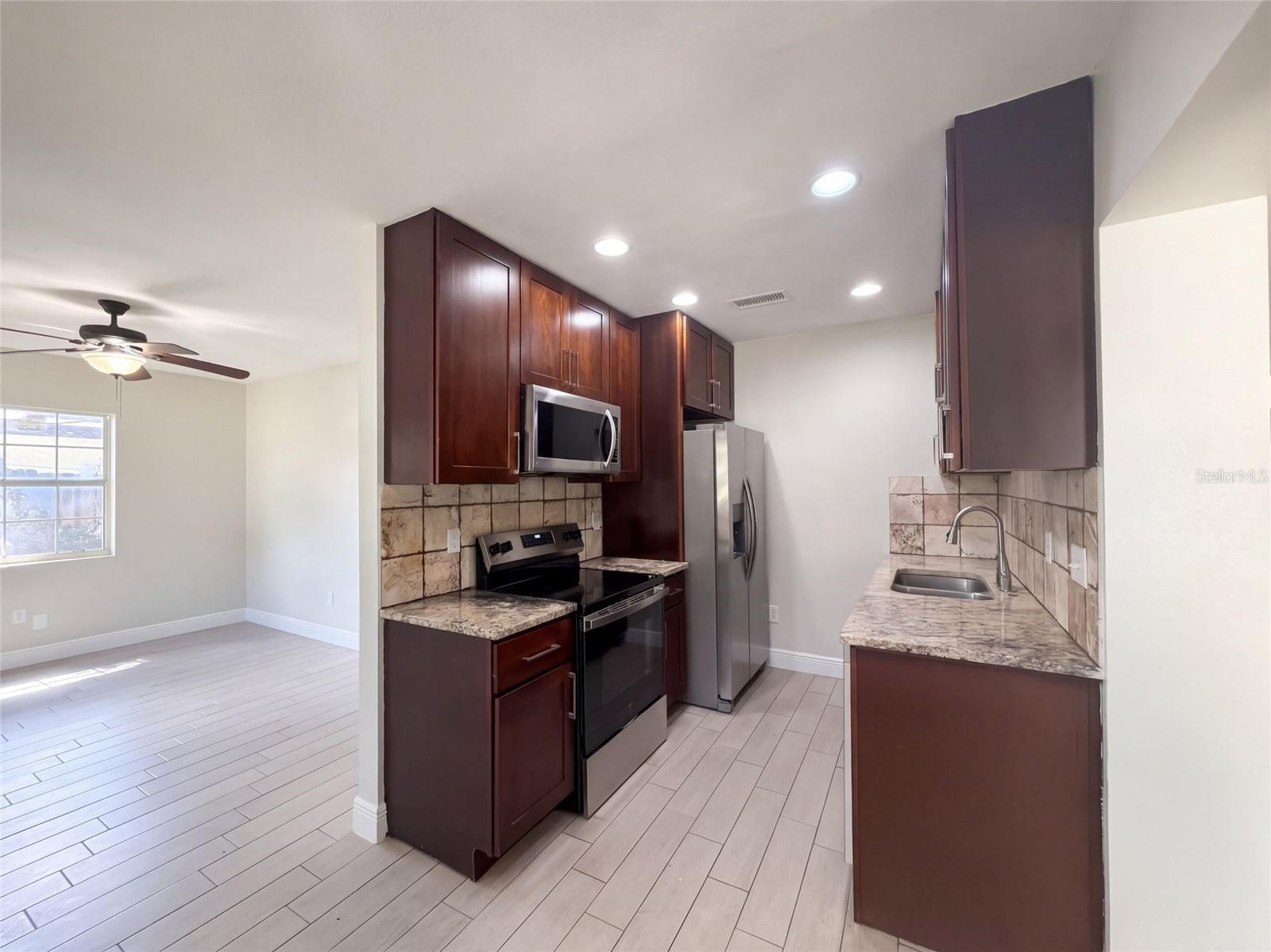 1610 STEVENSONS DR — photo 6