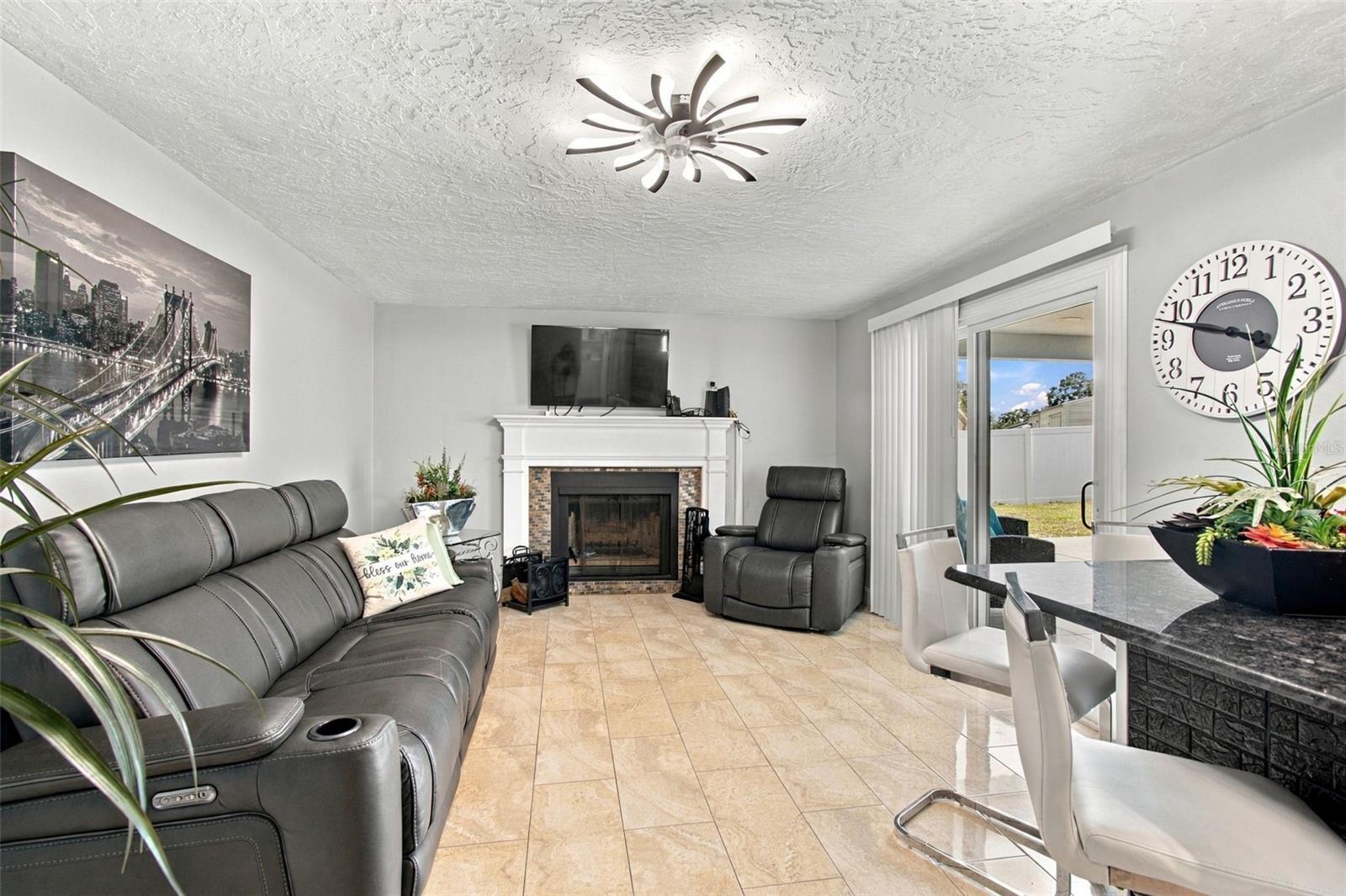 1325 OAKCREST DR — photo 25
