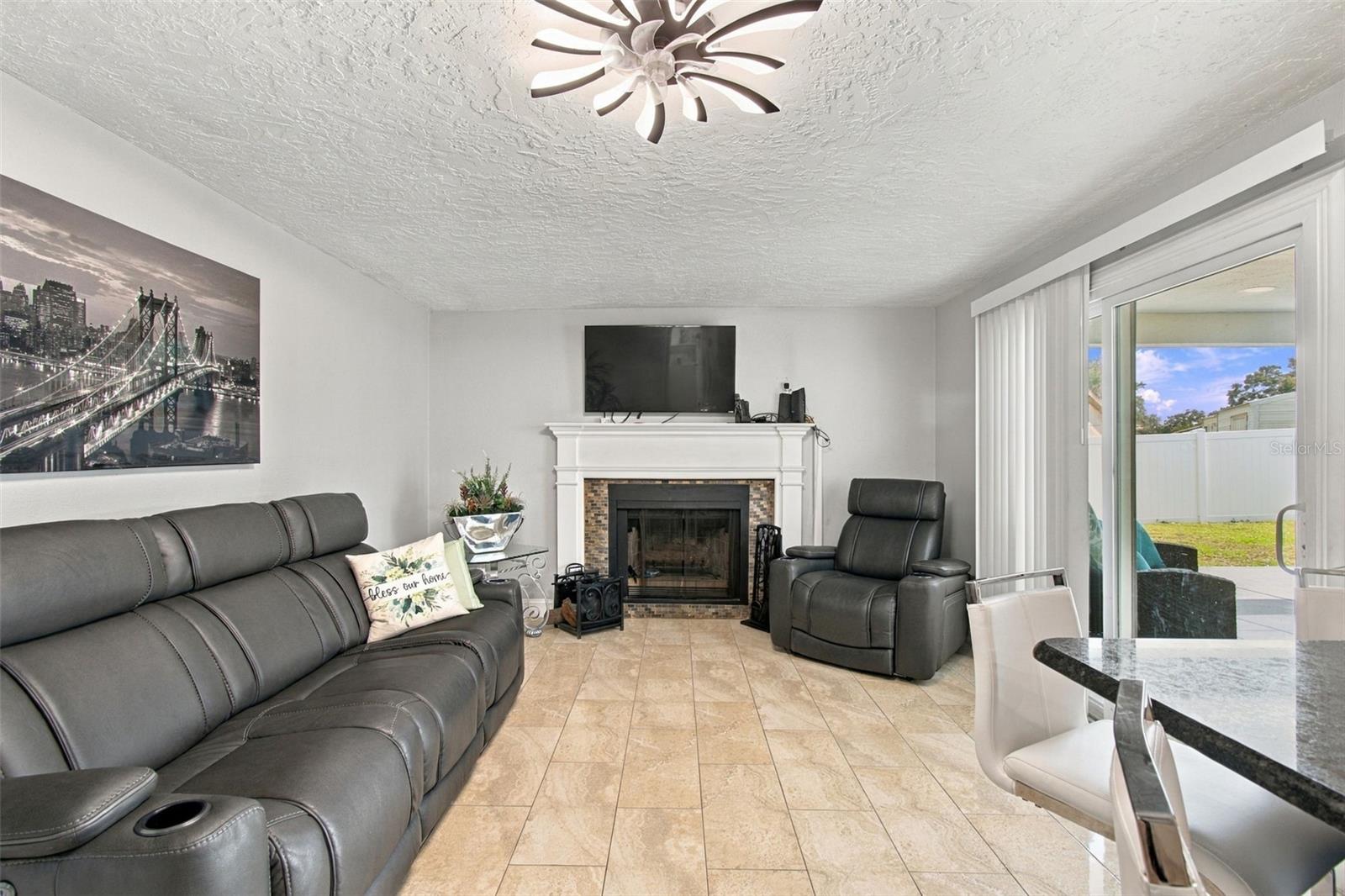 1325 OAKCREST DR — photo 26
