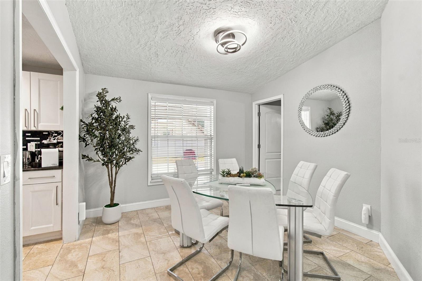 1325 OAKCREST DR — photo 11