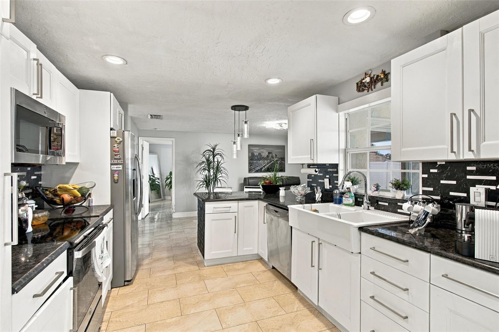 1325 OAKCREST DR — photo 16