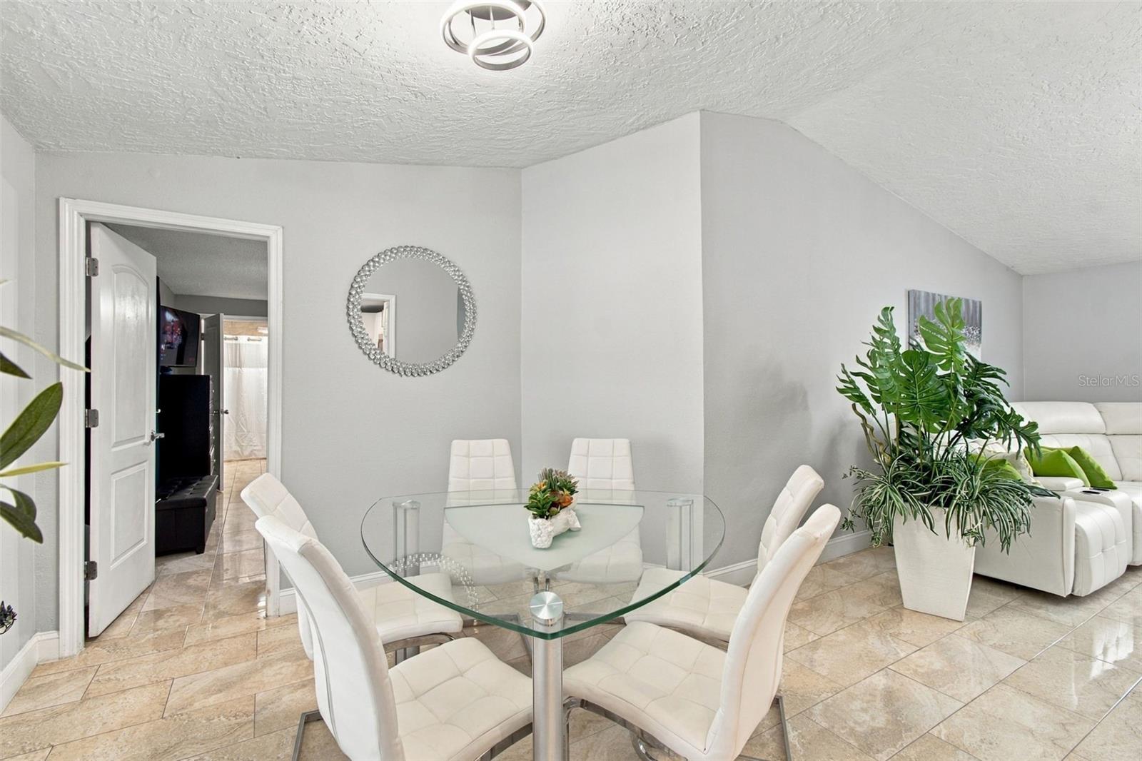 1325 OAKCREST DR — photo 12