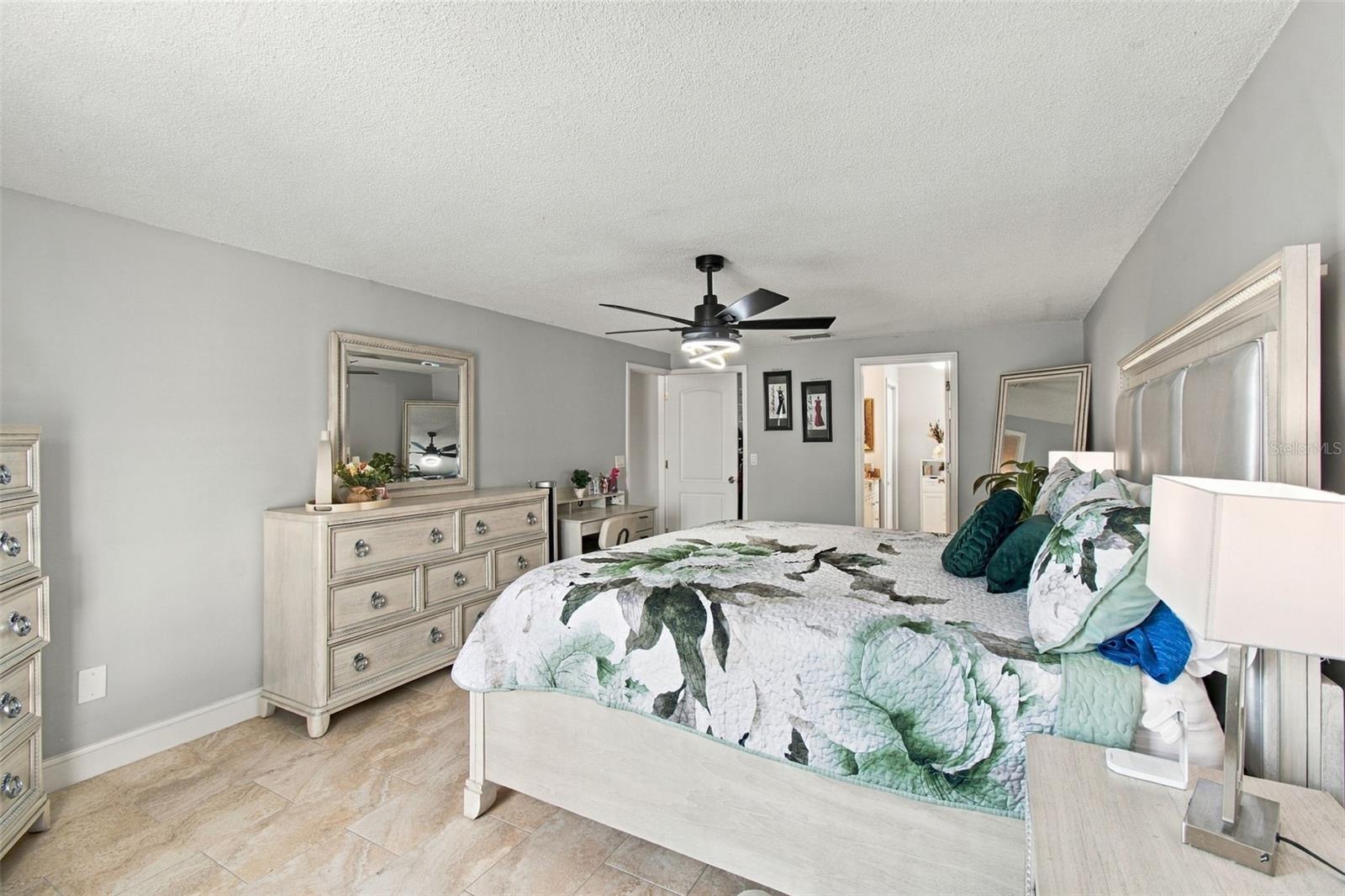 1325 OAKCREST DR — photo 32