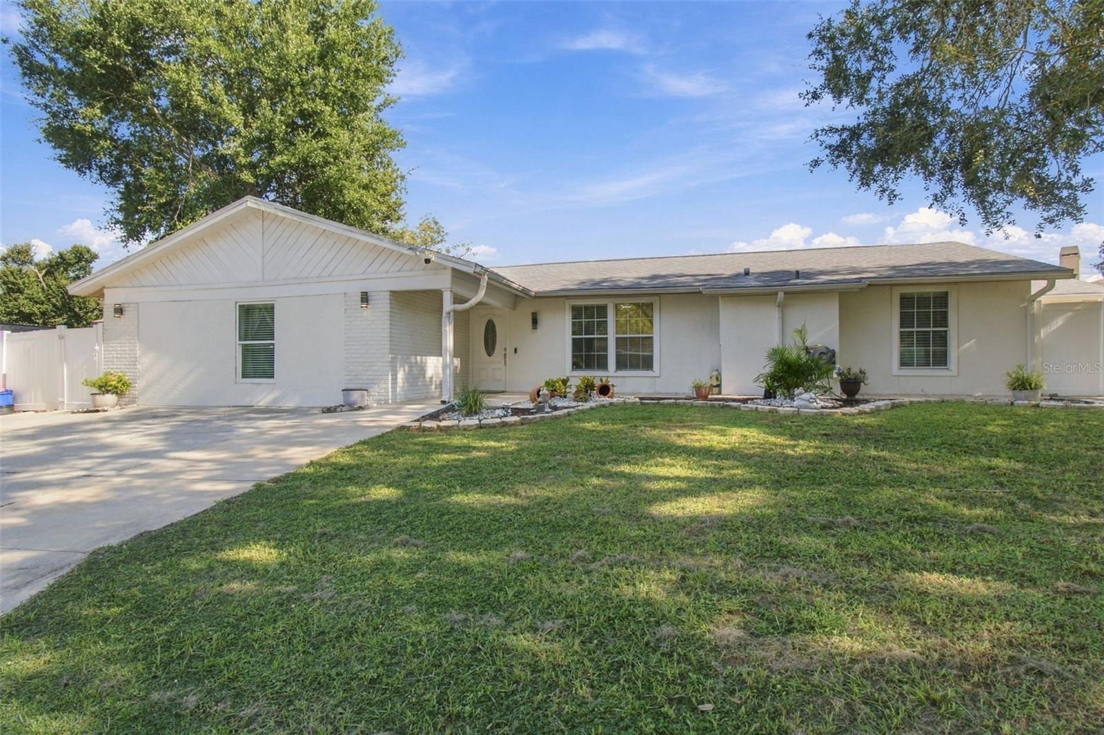 1325 OAKCREST DR — photo 2