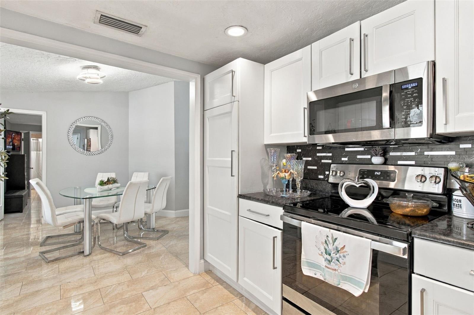 1325 OAKCREST DR — photo 19