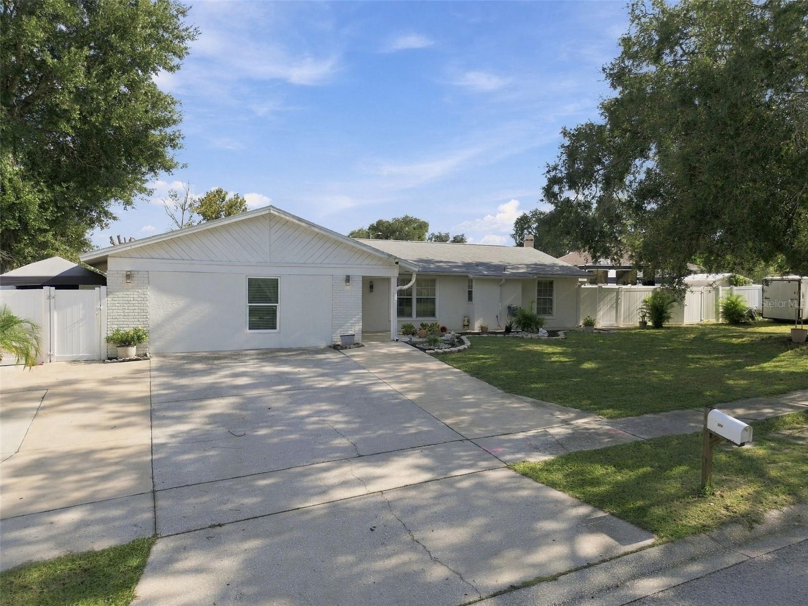 1325 OAKCREST DR — photo 4