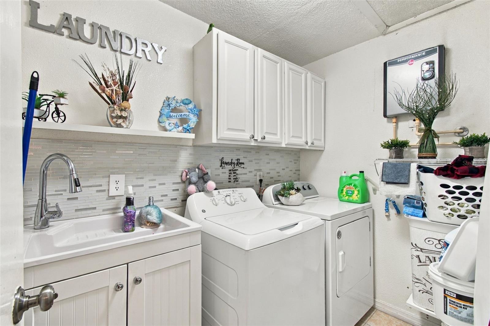 1325 OAKCREST DR — photo 24