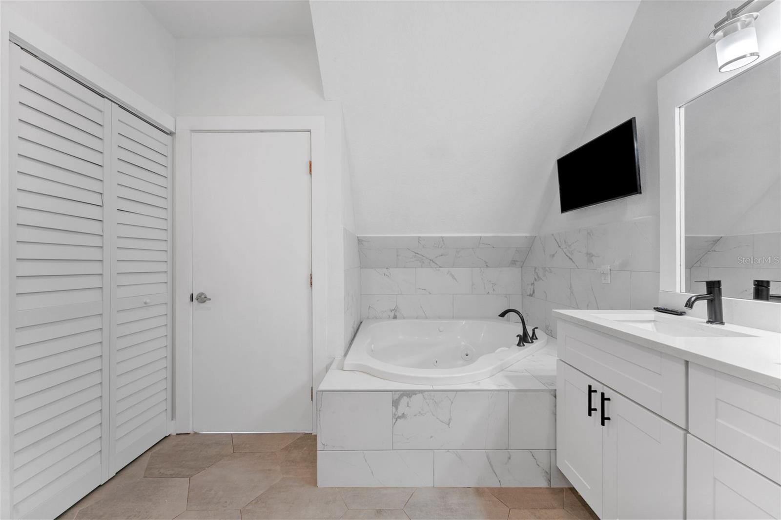 4363 TYLER CIR N — photo 23
