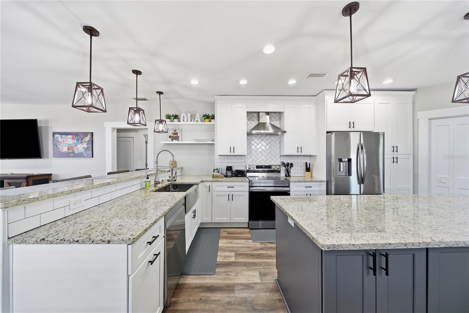2910 N OLA AVE — photo 15