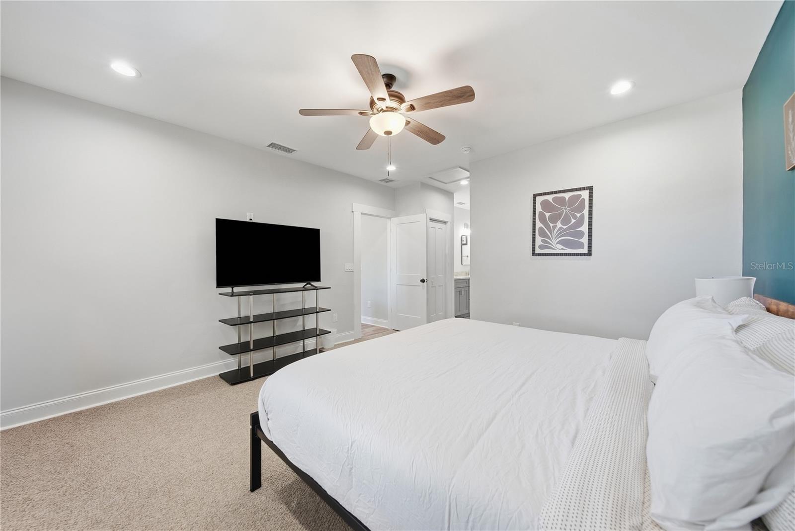 2910 N OLA AVE — photo 24