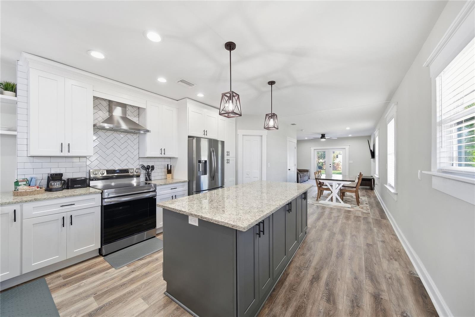 2910 N OLA AVE — photo 14