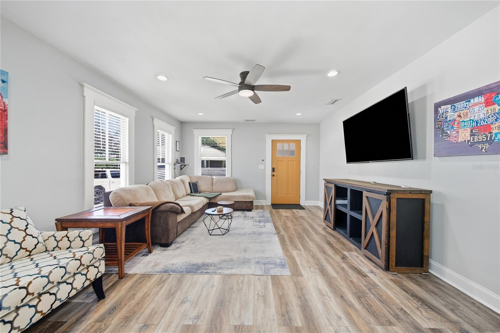 2910 N OLA AVE — photo 4