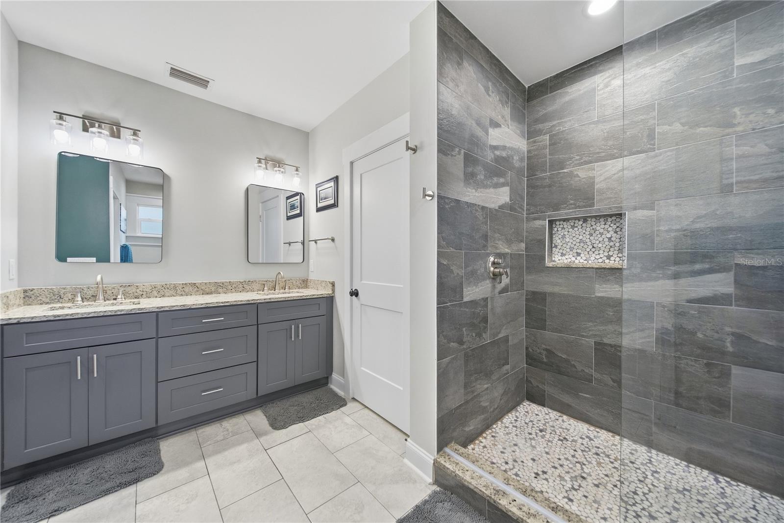 2910 N OLA AVE — photo 27