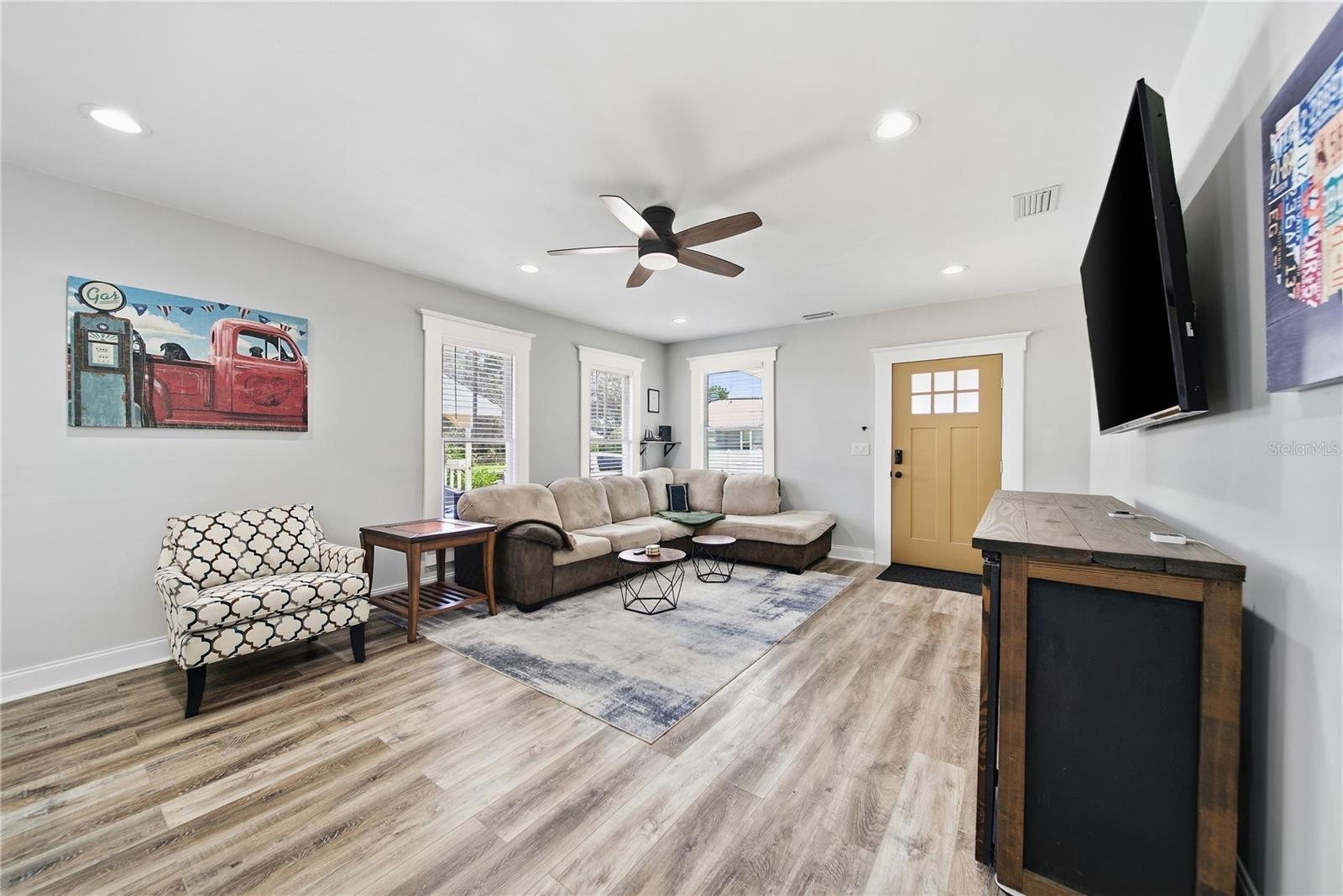 2910 N OLA AVE — photo 5