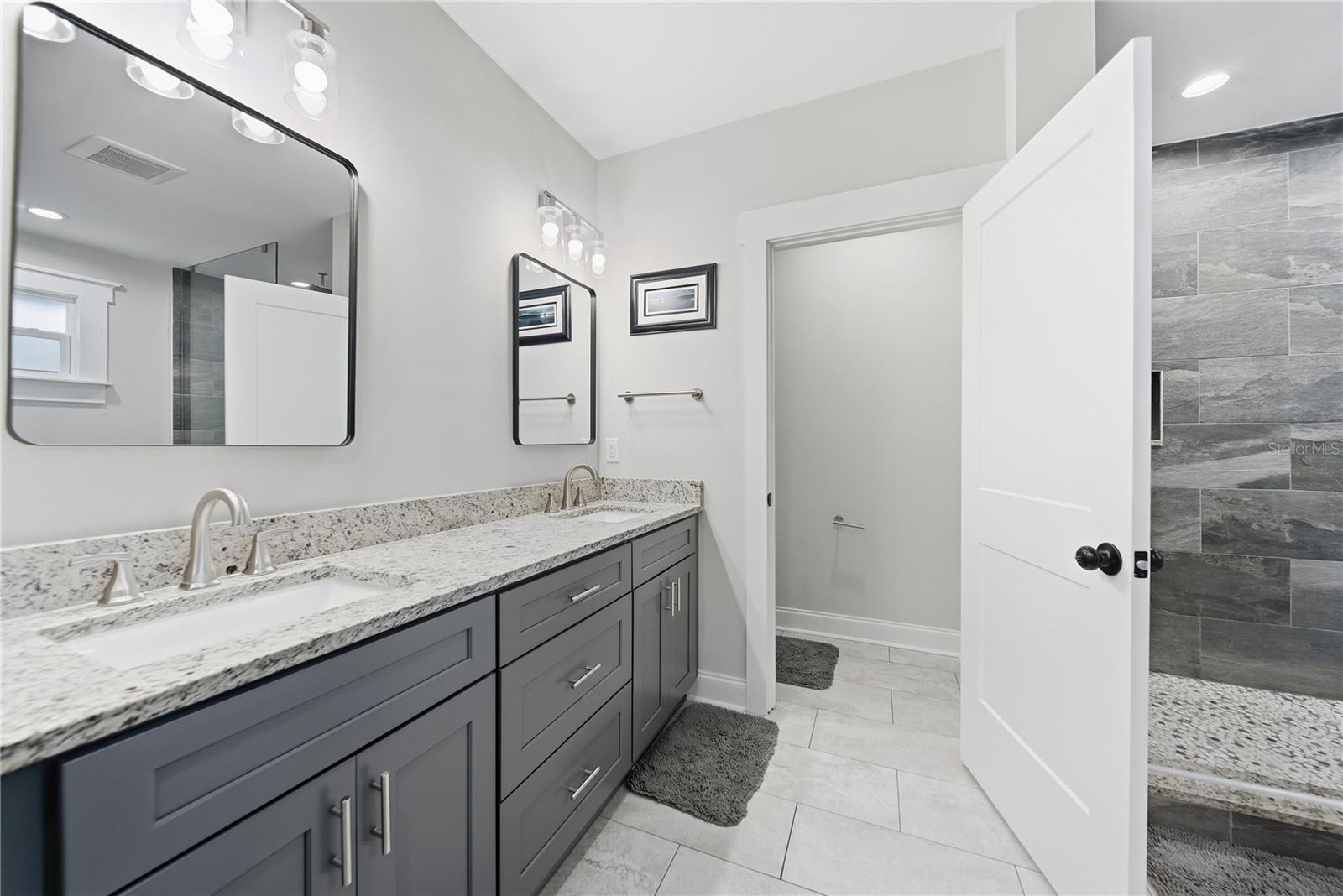 2910 N OLA AVE — photo 25