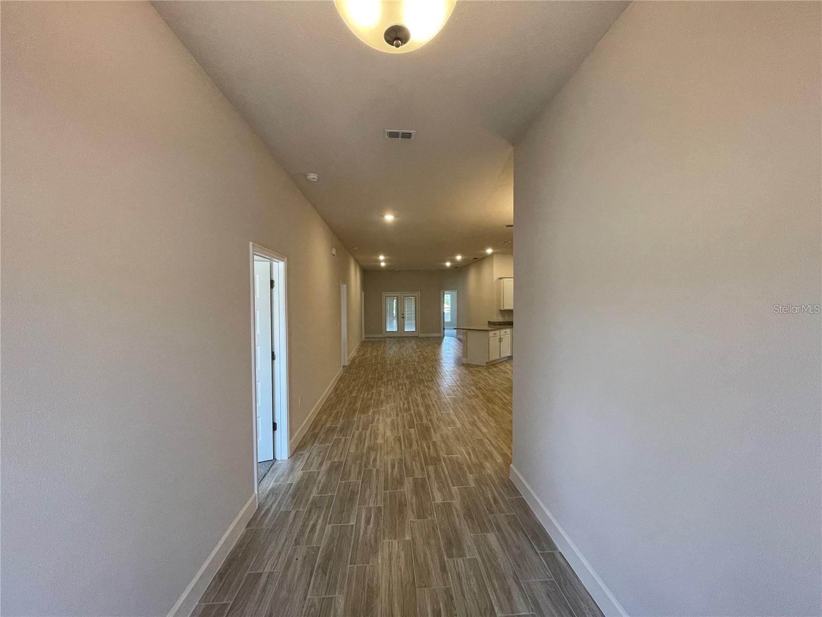 9406 HIGHLAND HILLS DR — photo 2