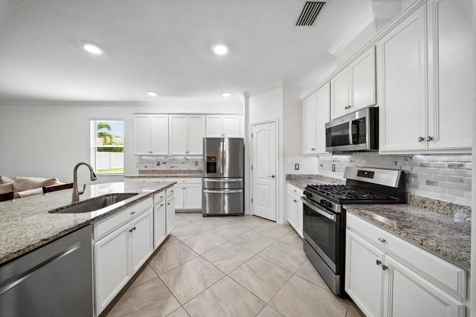 2505 AVOLET CT — photo 24