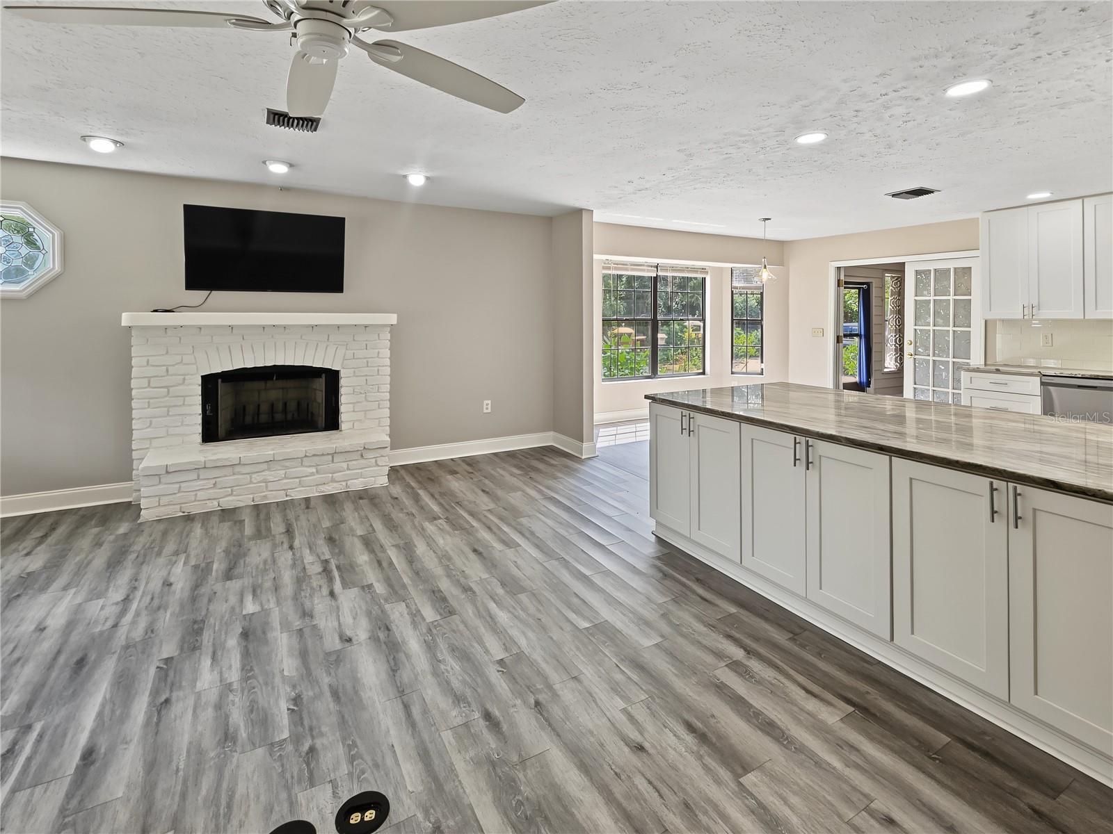 4598 CACTUS AVE — photo 20