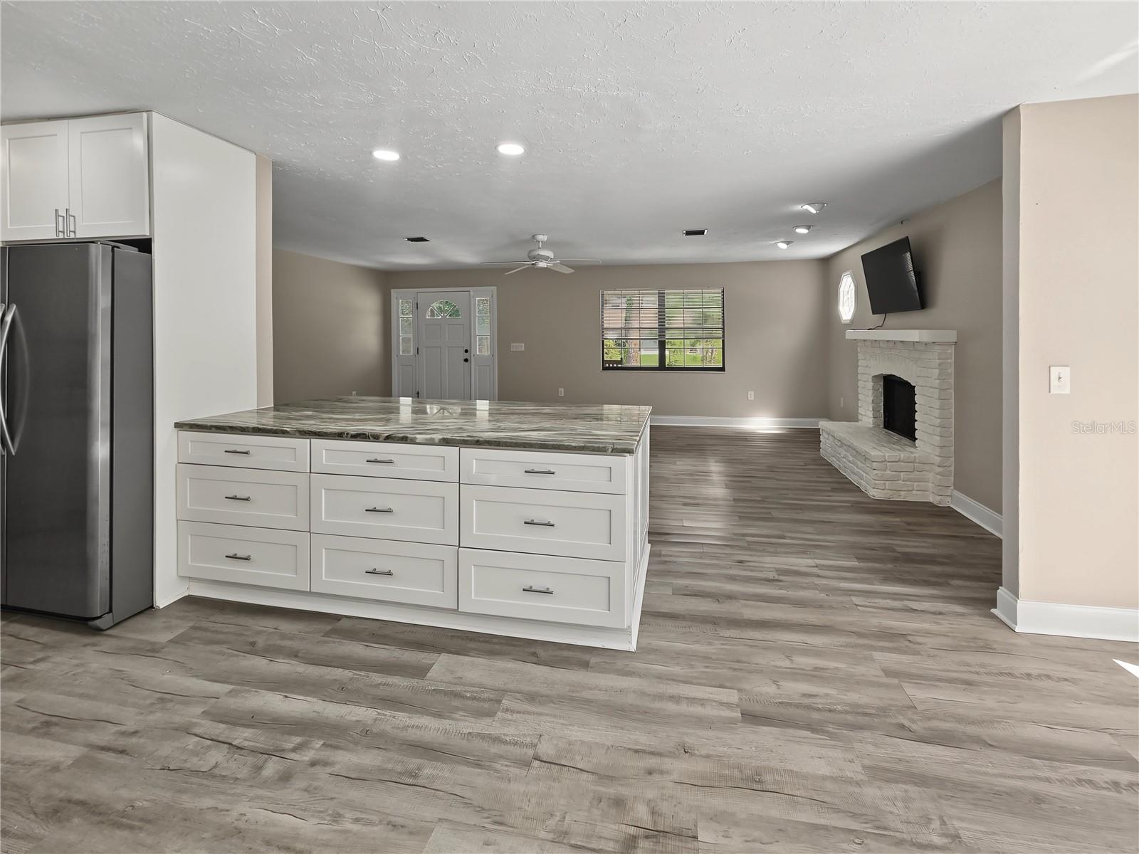 4598 CACTUS AVE — photo 28