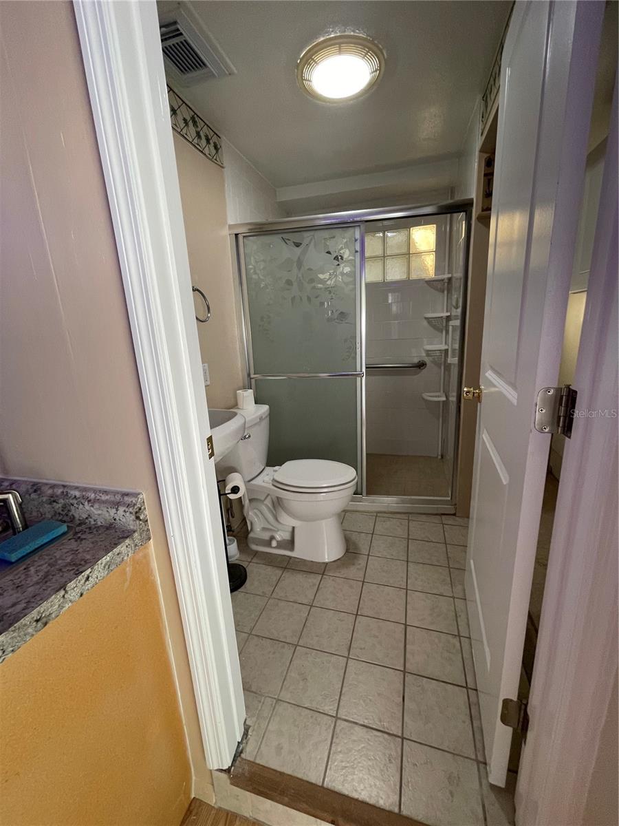 2127 SHAWNEE ST — photo 32