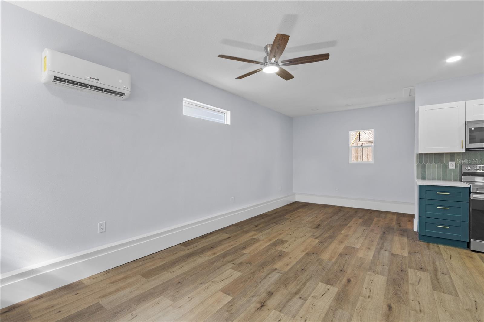 910 E NORTH BAY ST — photo 31