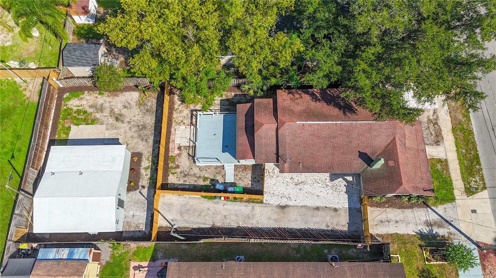 910 E NORTH BAY ST — photo 35