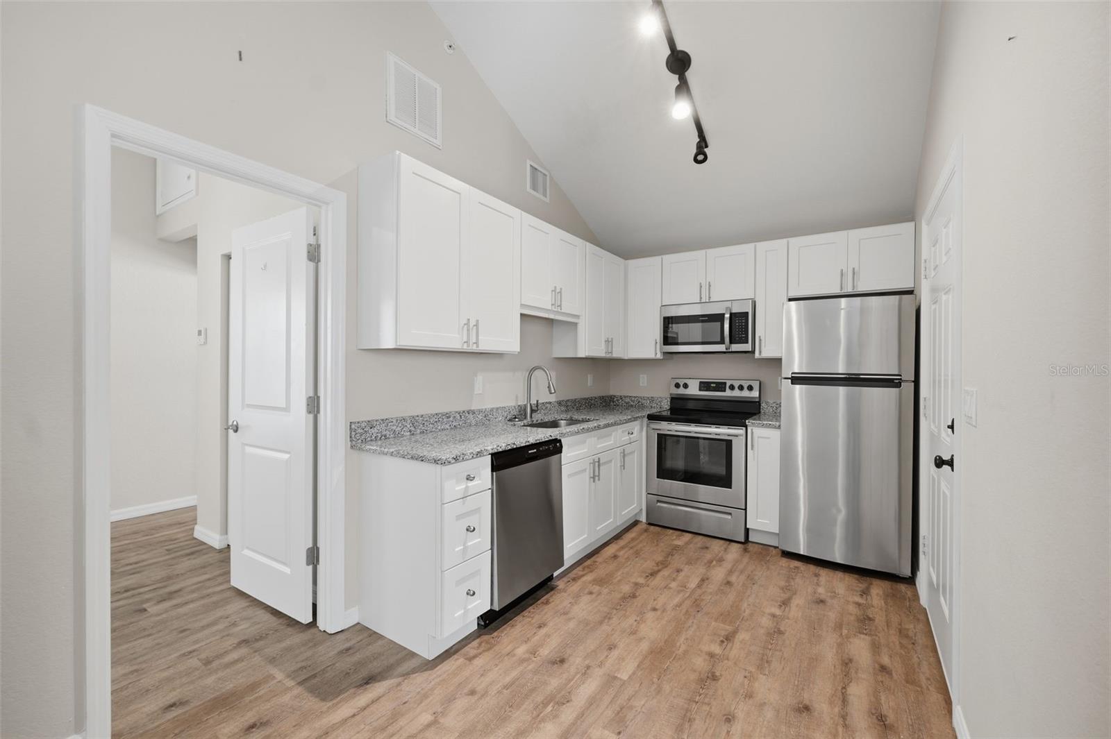 1264 PIERCE ST — photo 40