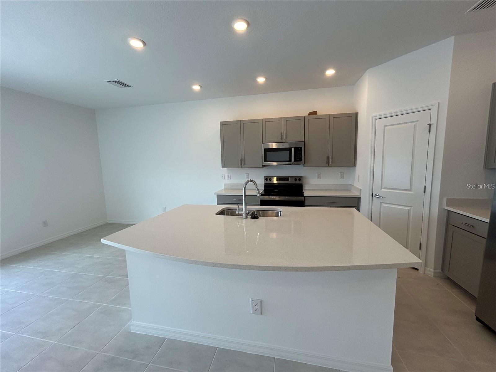 2287 PARAVANE WAY — photo 4