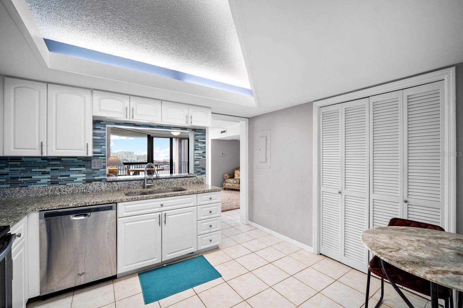 690 ISLAND WAY #912 — photo 6