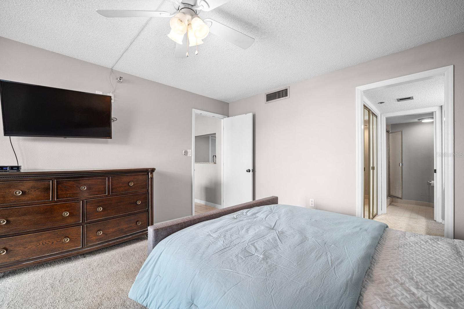 690 ISLAND WAY #912 — photo 16
