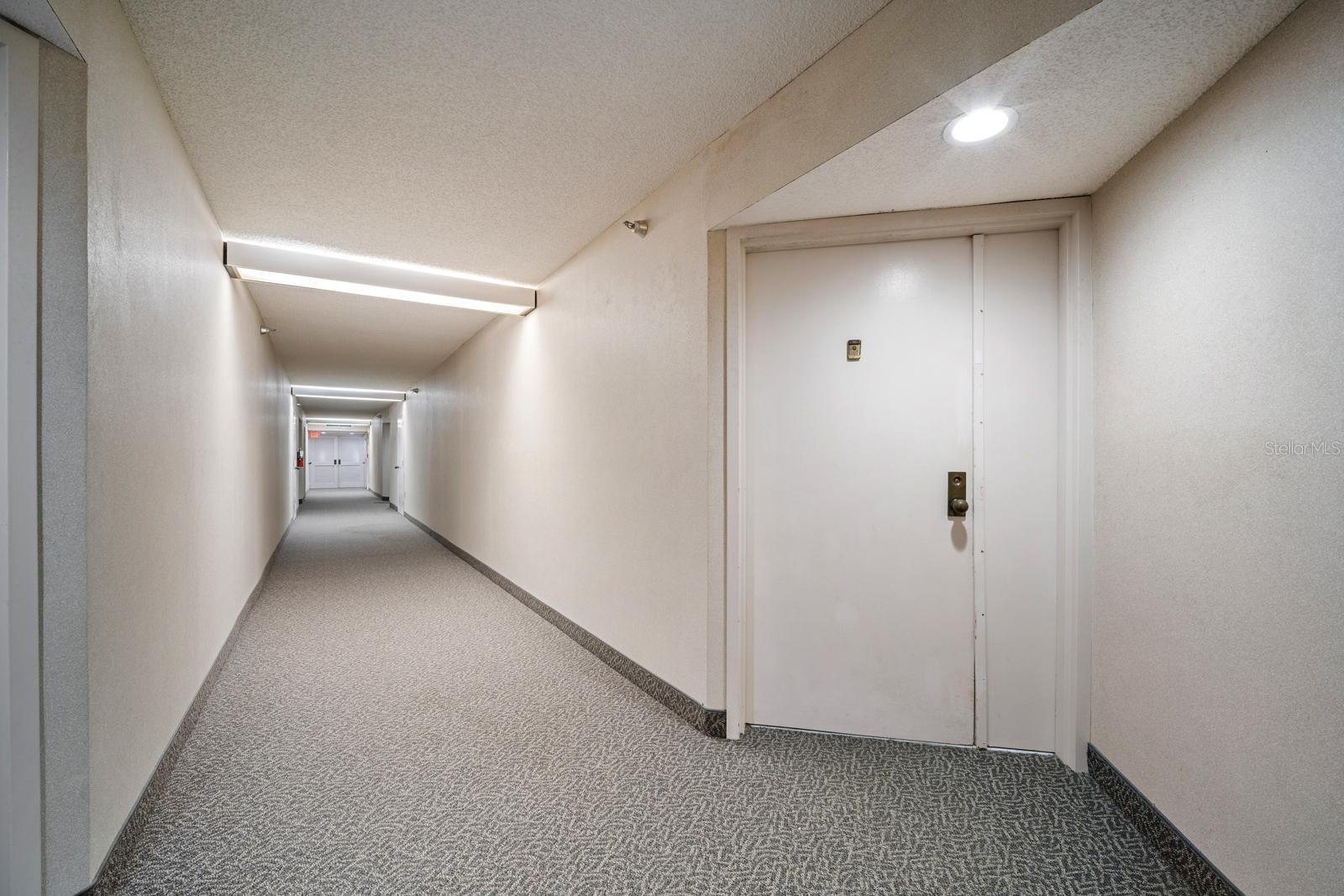 690 ISLAND WAY #912 — photo 31