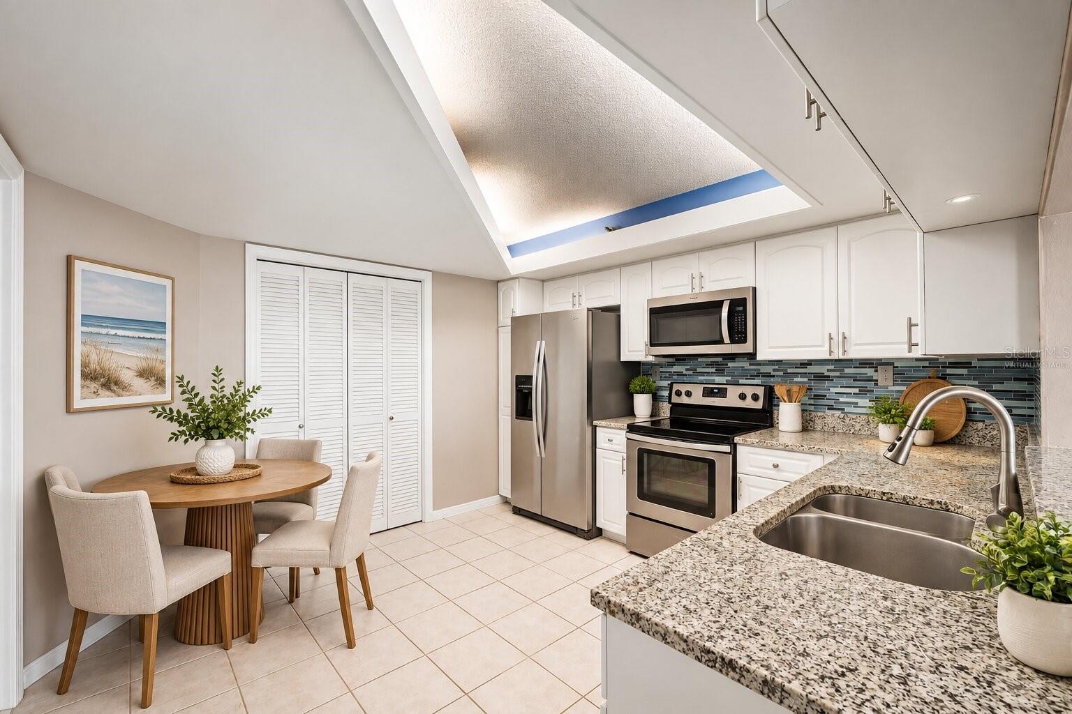690 ISLAND WAY #912 — photo 8