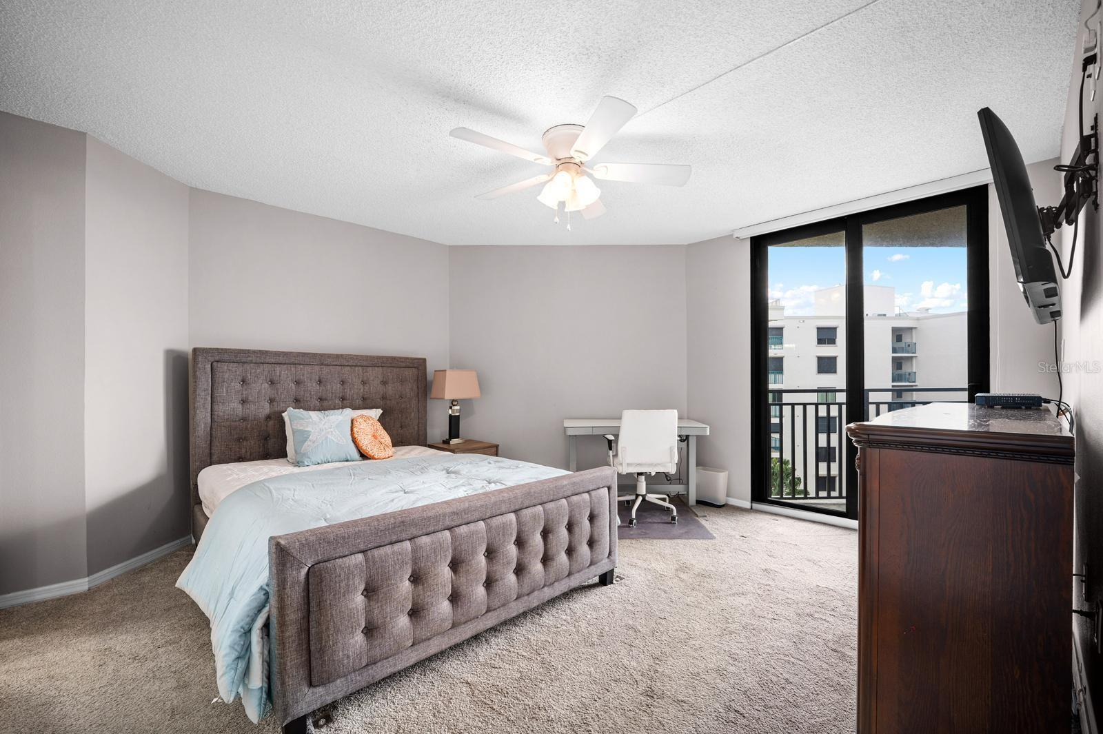 690 ISLAND WAY #912 — photo 15