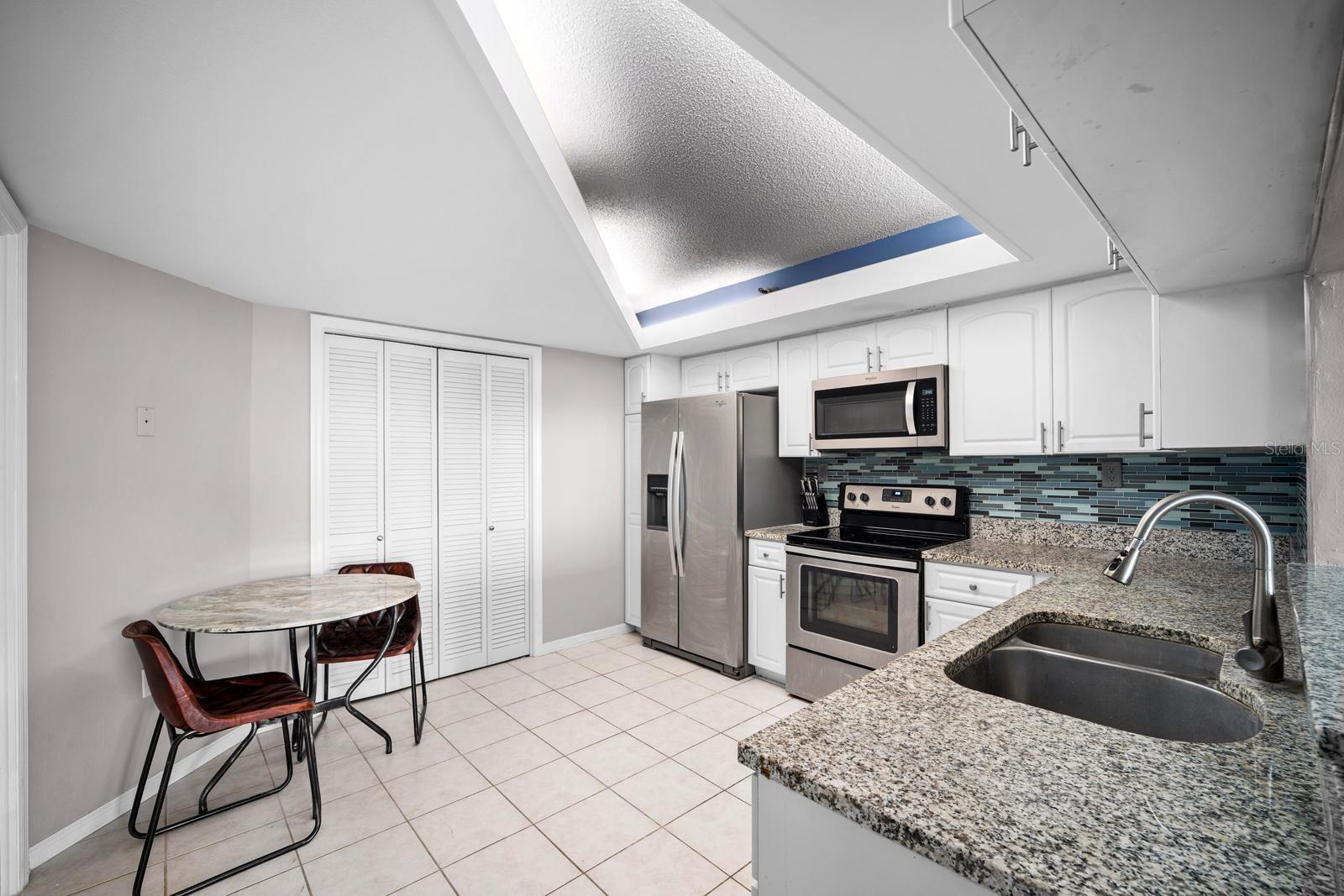 690 ISLAND WAY #912 — photo 7