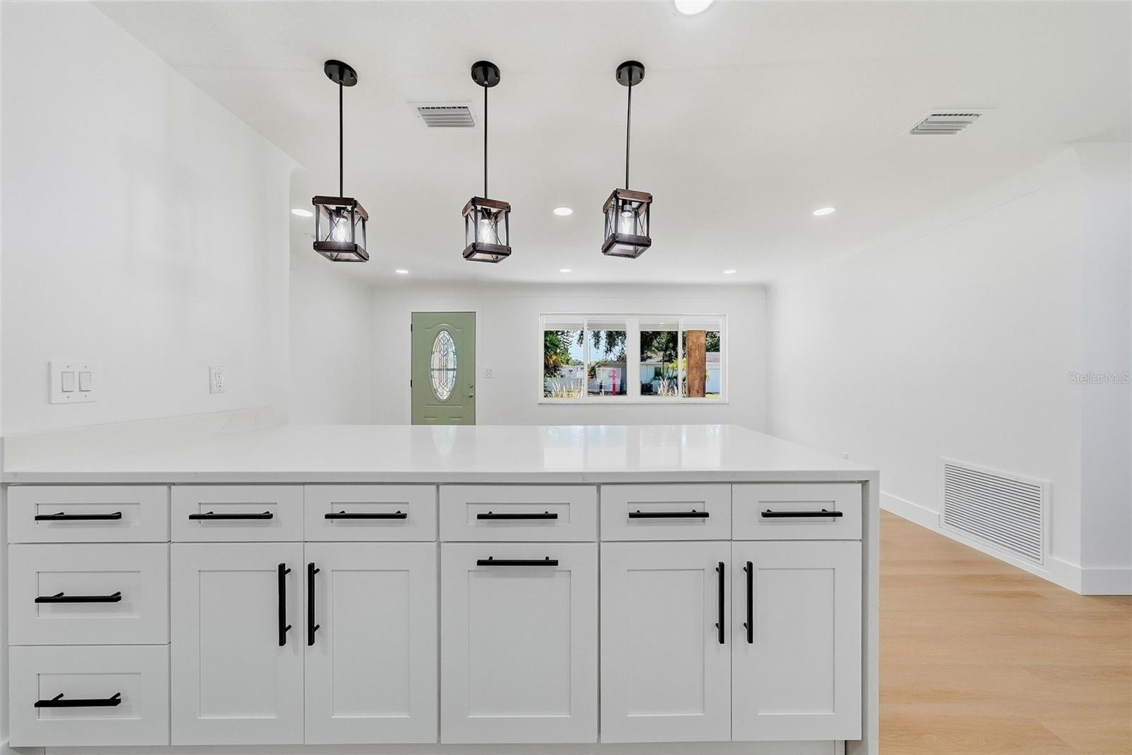 3360 70 ST N — photo 14