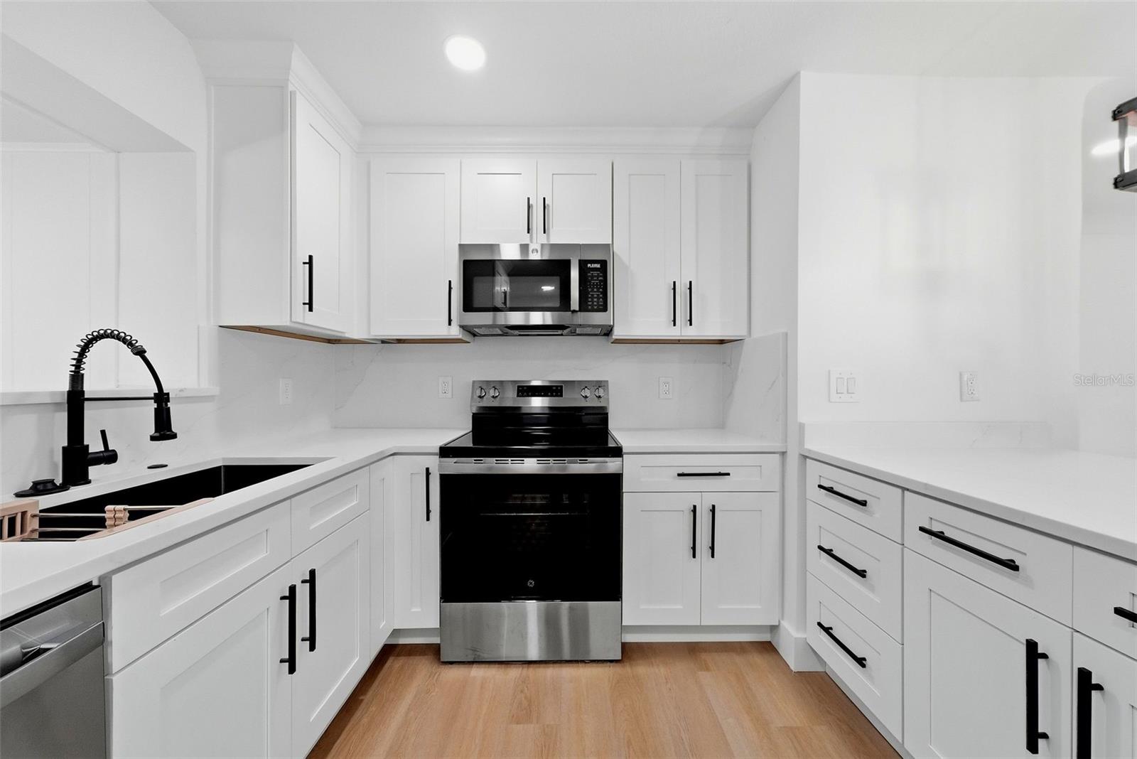 3360 70 ST N — photo 15