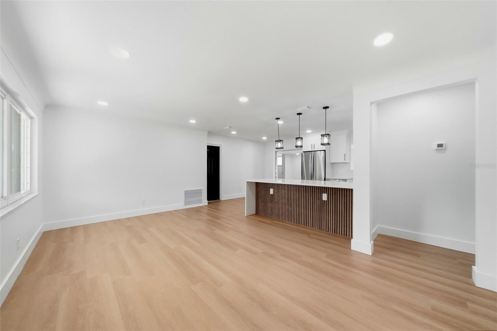 3360 70 ST N — photo 13