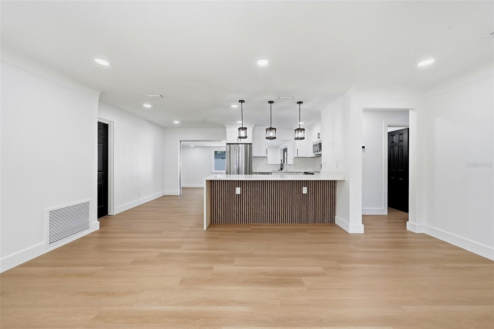 3360 70 ST N — photo 11